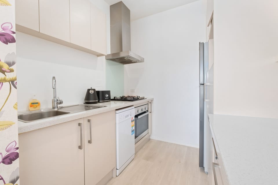 Deluxe Apartment | Private kitchen | Fridge, oven, stovetop, dishwasher