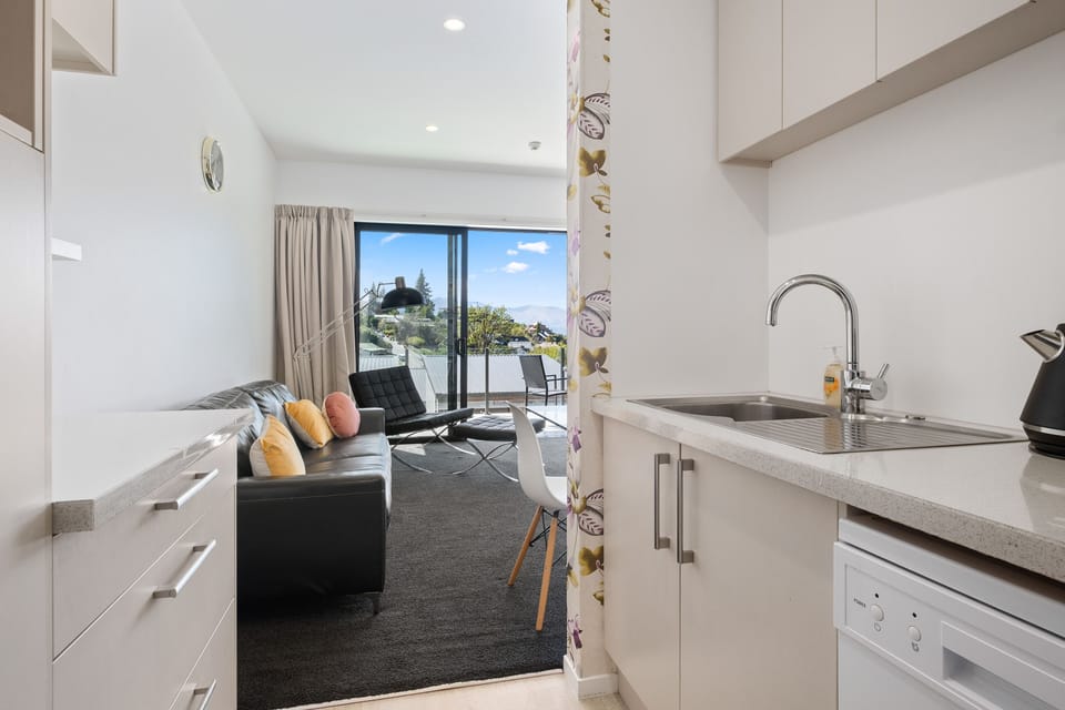 Deluxe Apartment | Living area | 32-inch flat-screen TV with cable channels, TV, streaming services