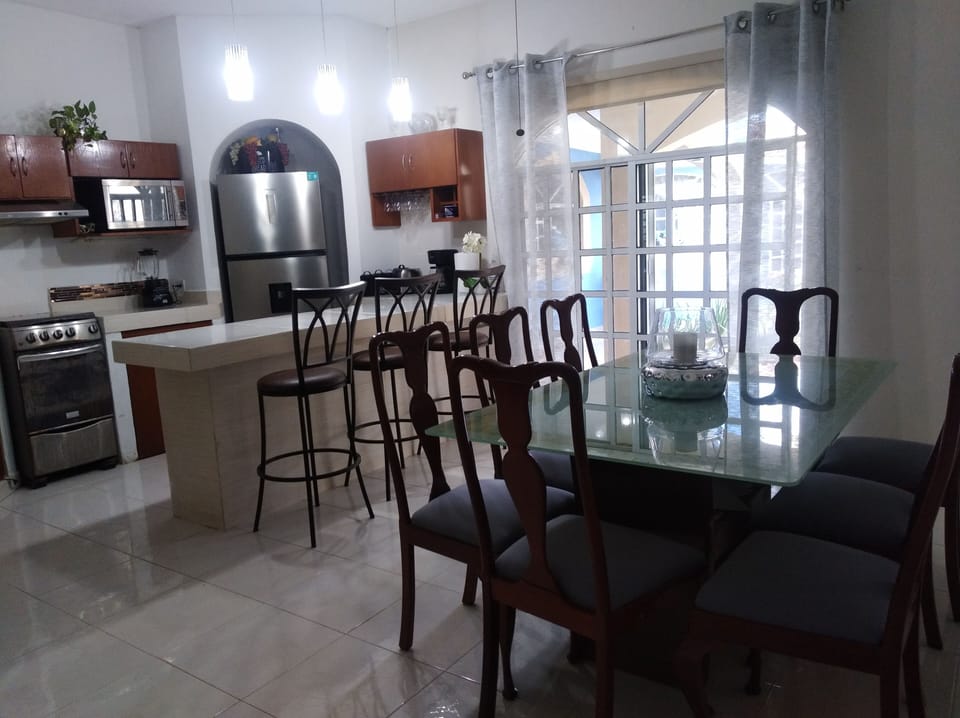 House, Multiple Bedrooms, Smoking, Private Pool | Dining