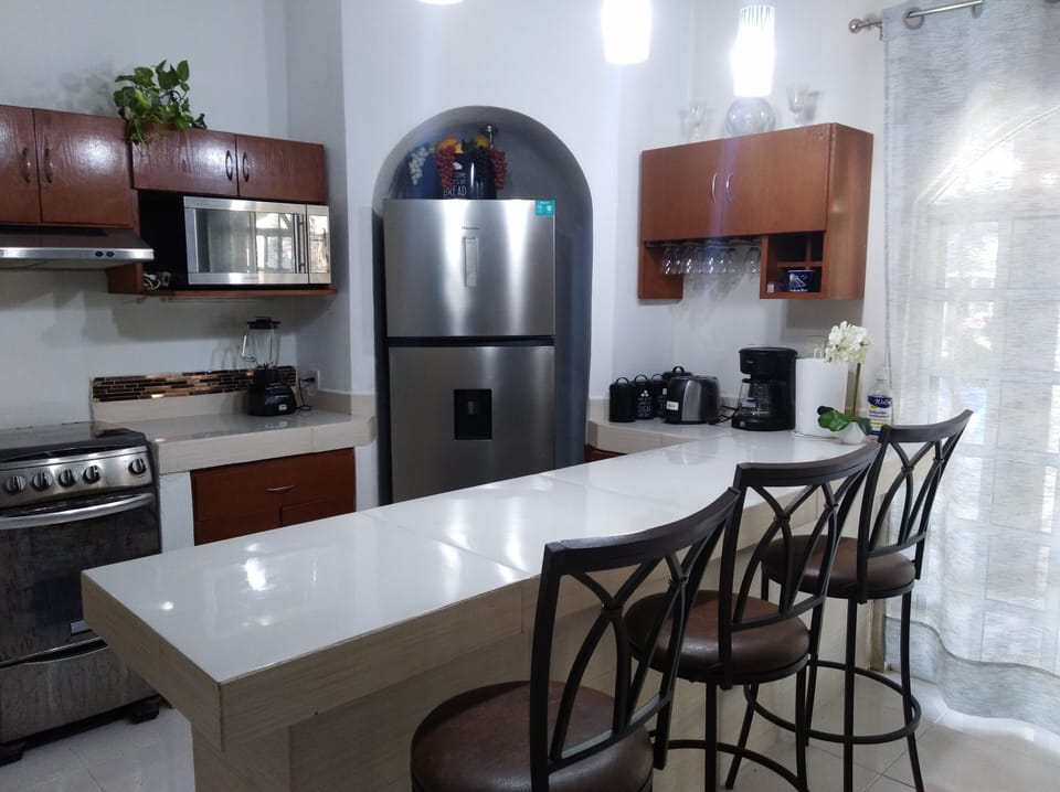 House, Multiple Bedrooms, Smoking, Private Pool | Private kitchen