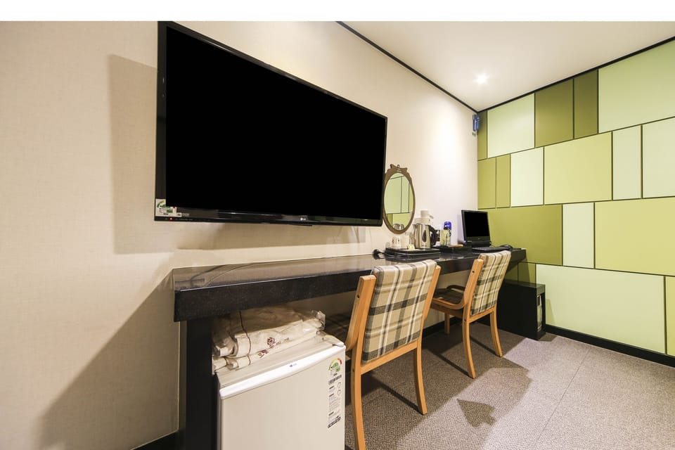 Deluxe Twin Room | Premium bedding, down comforters, minibar, in-room safe