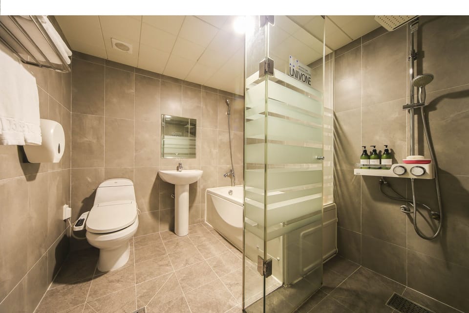 Deluxe Twin Room | Premium bedding, down comforters, minibar, in-room safe