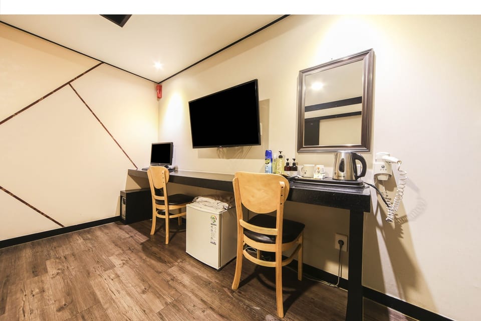 Standard Twin Room | Premium bedding, down comforters, minibar, in-room safe
