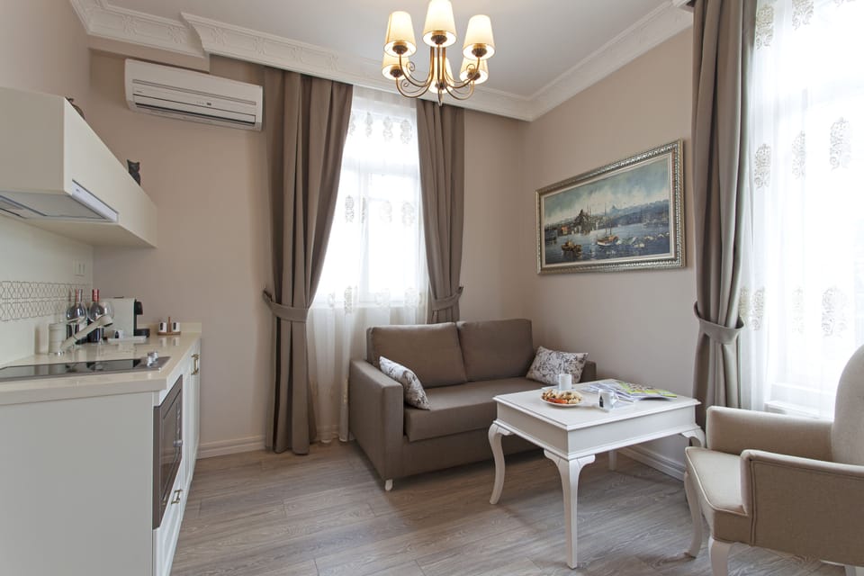  Superior Suite | Living room | 34-inch LCD TV with cable channels, TV