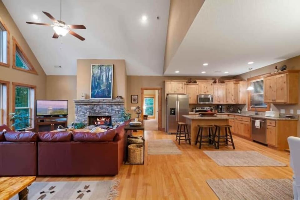 Open Vaulted Living Area