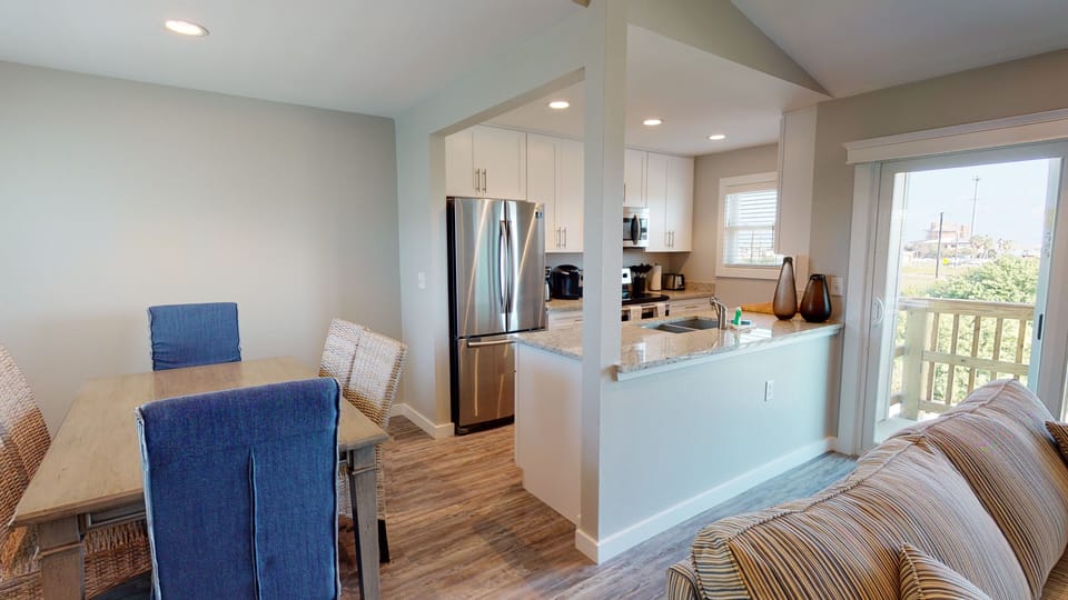 Dining/Kitchen