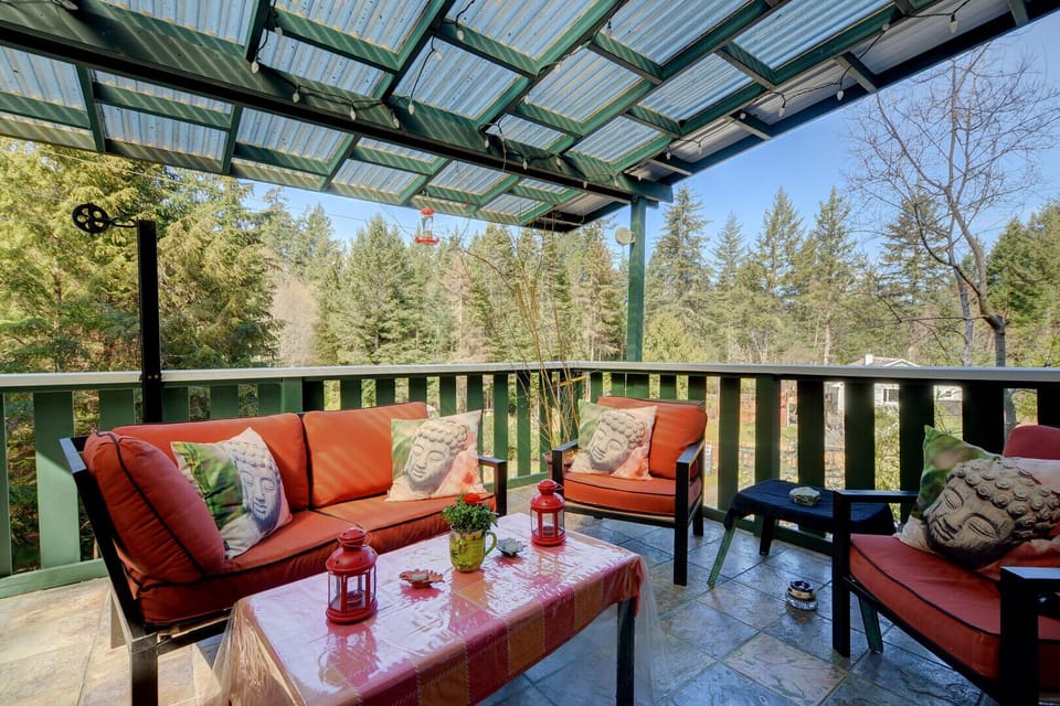 Another deck overlooking the pond 