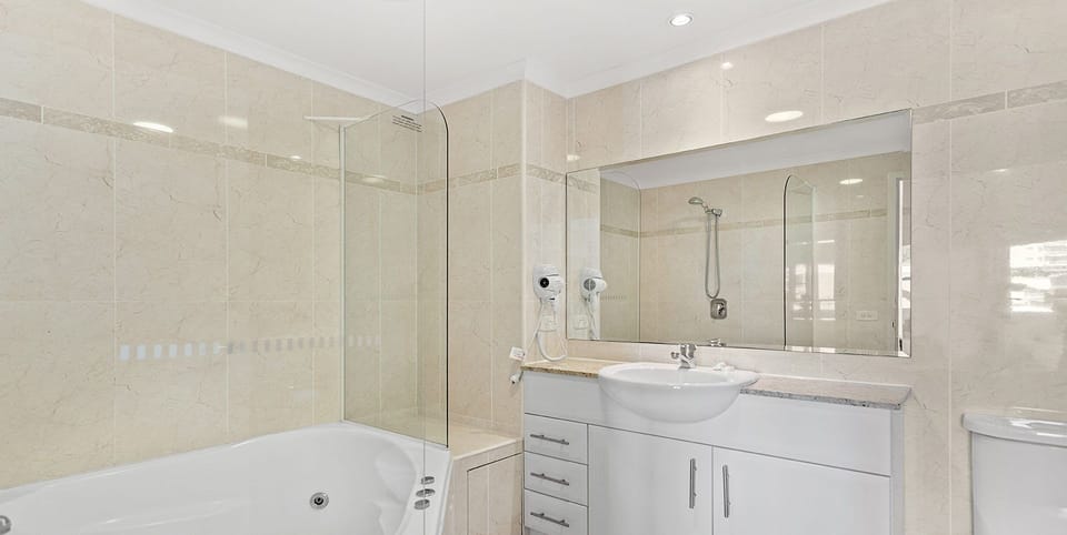 Ensuite to Main