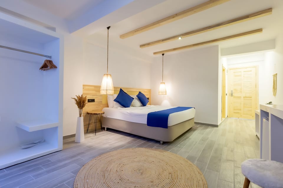 Comfort Room, Jetted Tub, Garden View | Minibar, in-room safe, free WiFi, bed sheets