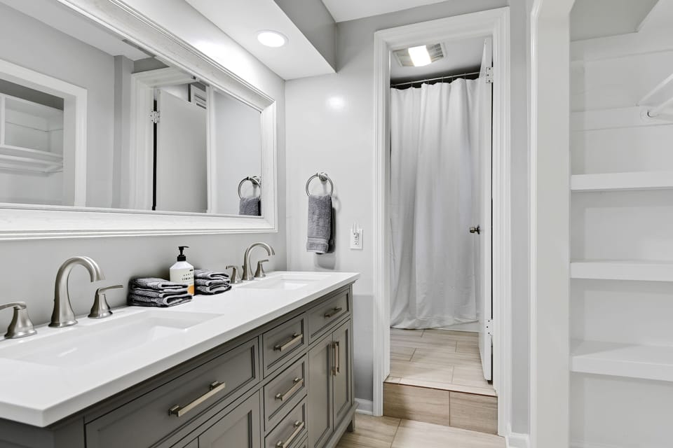 Please note the step up to the master shower and toilet.