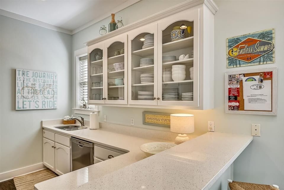 Dining - Offering Additional Seating for Two at the Breakfast Bar