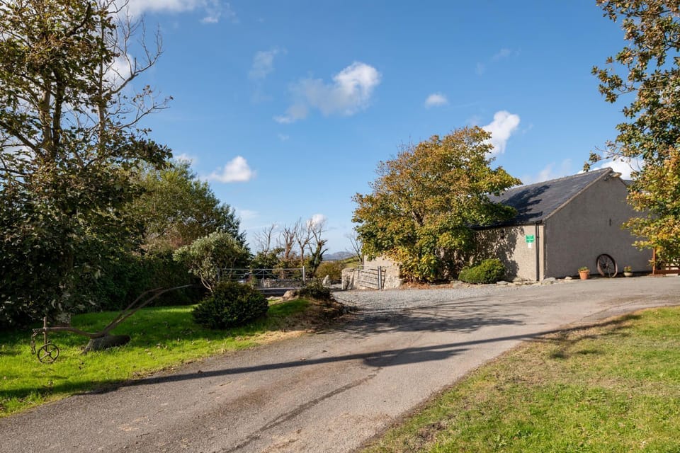 Hill Top Driveway Caergilliog
