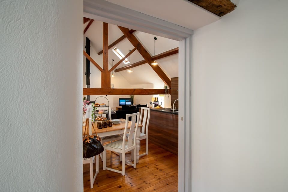 Bryn Lon Mawr - bryn lon view from connected door