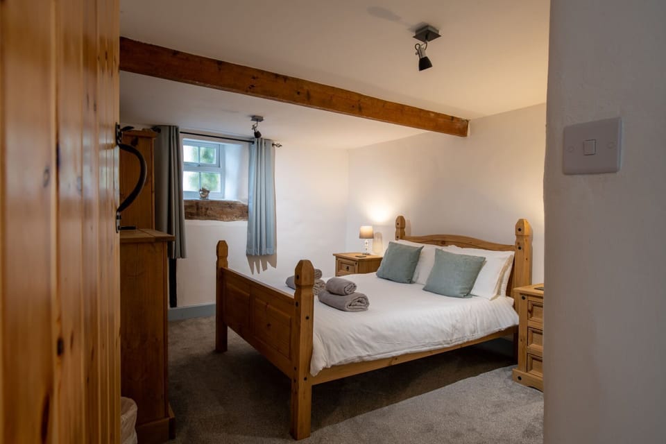 Hill Top - Hill top 2 master bedroom