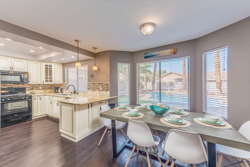 Serve your delicious meals easily at the lovely dining table.