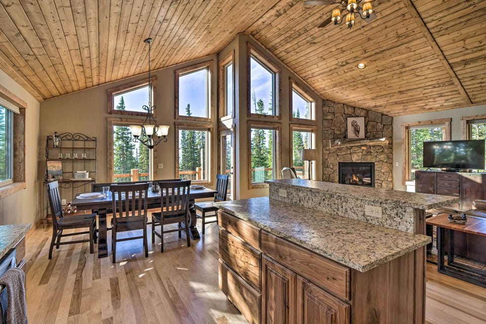 Fully Equipped Kitchen | Breakfast Bar Seating for 2