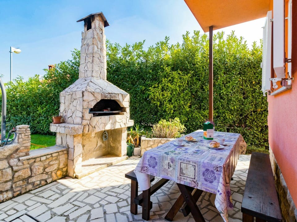 Property, Room, Real Estate, House, Building, Masonry Oven, Villa, Vacation, Cottage, Home
