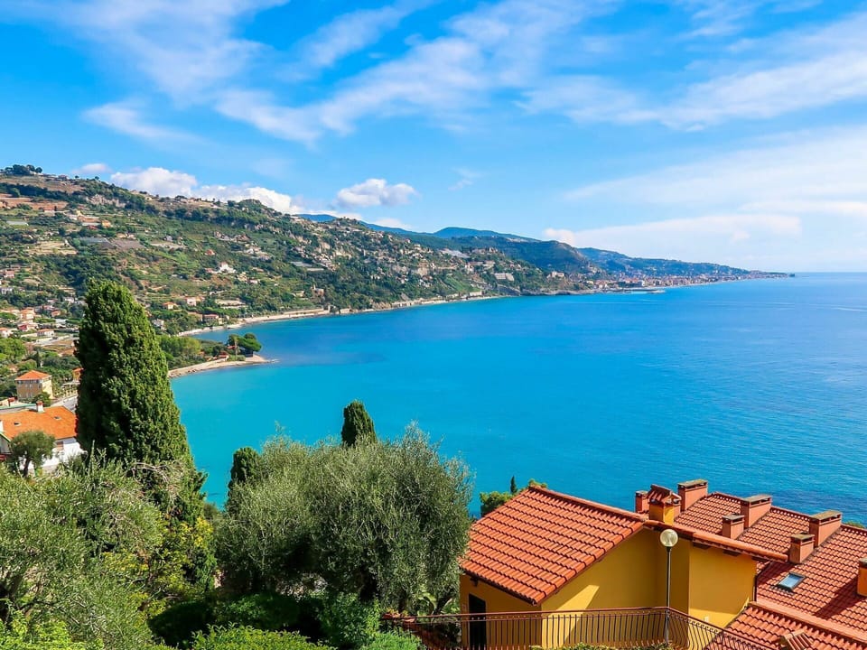 Body Of Water, Sky, Coast, Blue, Sea, Water, Azure, Natural Landscape, Property, Town