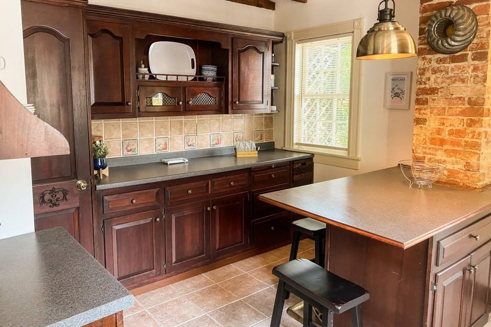 "The house was clean, nicely decorated, well stocked for coffee, cooking supplies and seasonings."