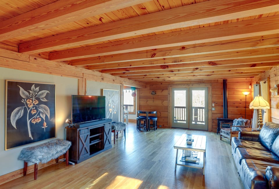 Living Room | Smart TV | Fireplace | Central Heat | Top Floor
