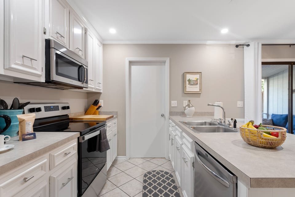 Kitchen (Fully Equipped)