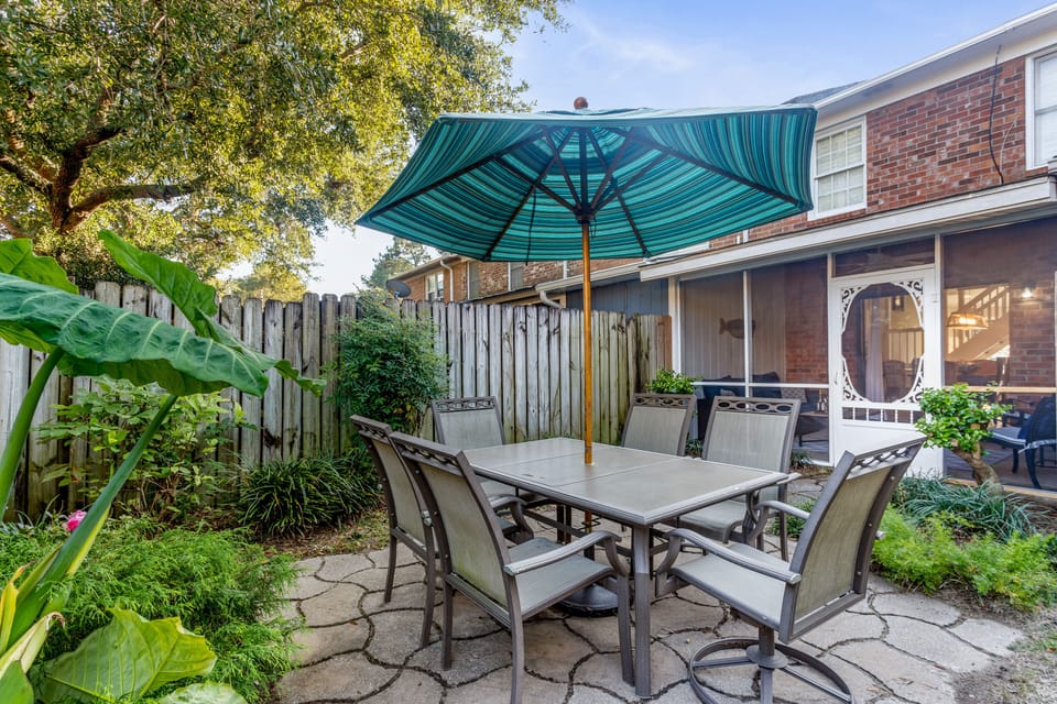 Outdoor Dining Space