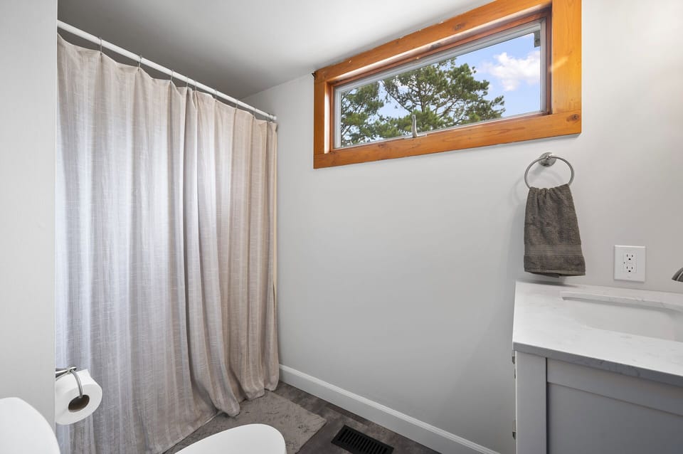 Full Bath has Tub/Shower Combo.