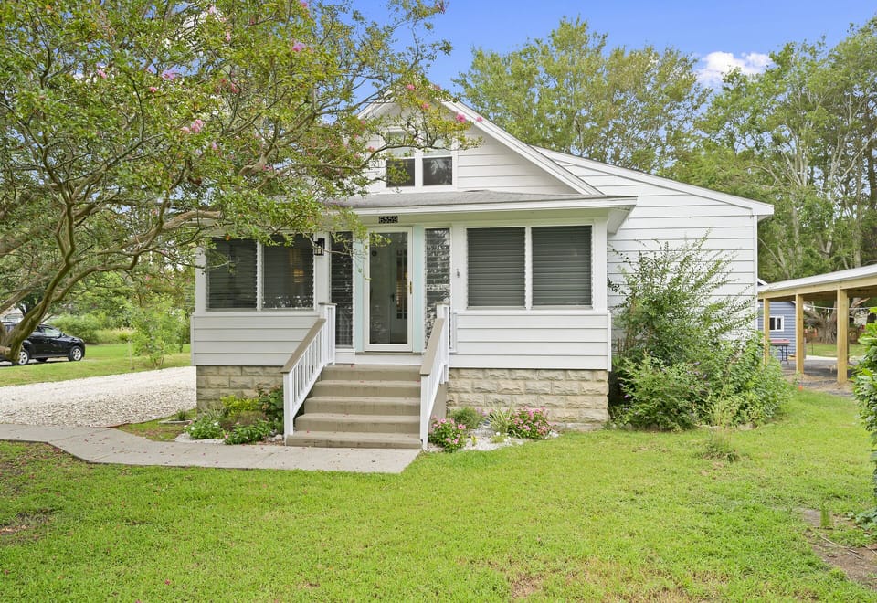 Welcome to Crepe Myrtle Cottage on Chincoteague Island!