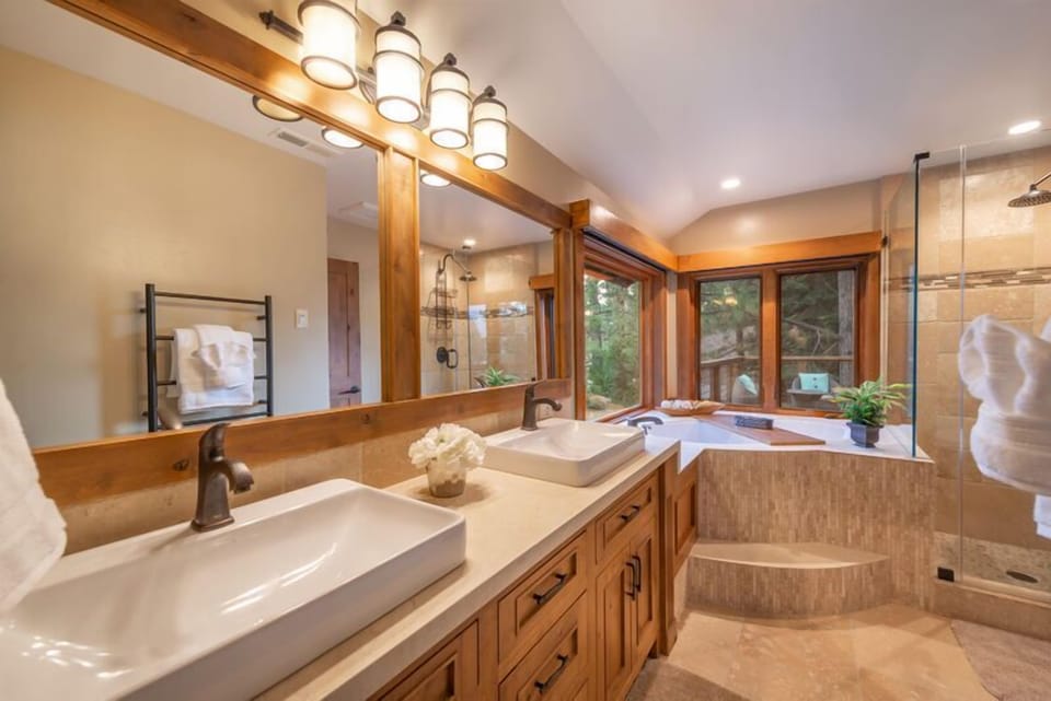 En Suit Master Bathroom