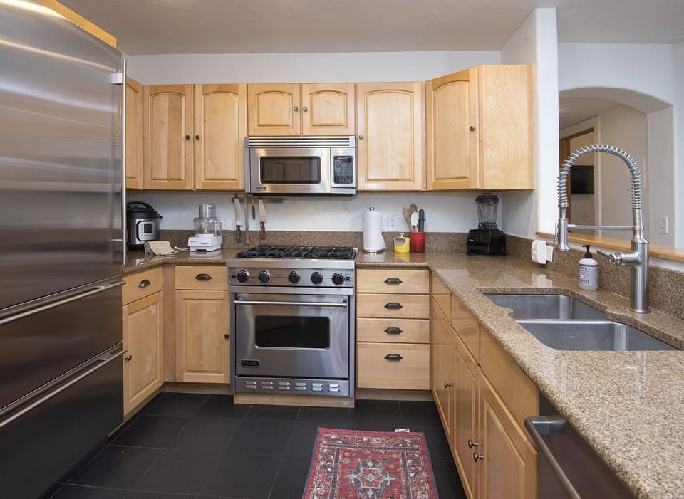 Duplex, 4 Bedrooms | Private kitchen | Coffee/tea maker, fridge, oven, toaster