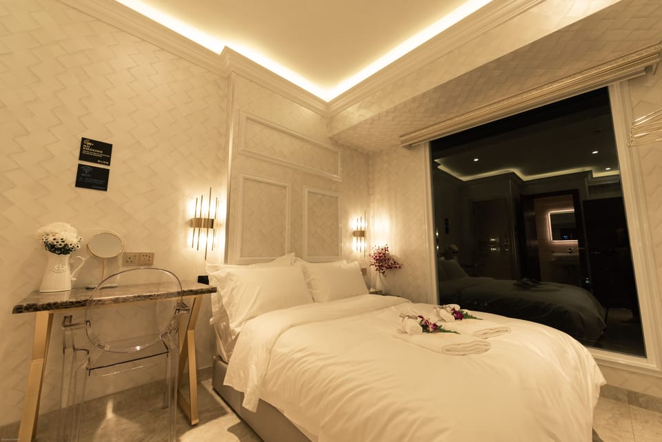 AJ Residence 2 | Premium bedding, Select Comfort beds, in-room safe, desk