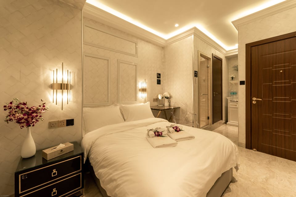 AJ Residence 1 | Premium bedding, Select Comfort beds, in-room safe, desk