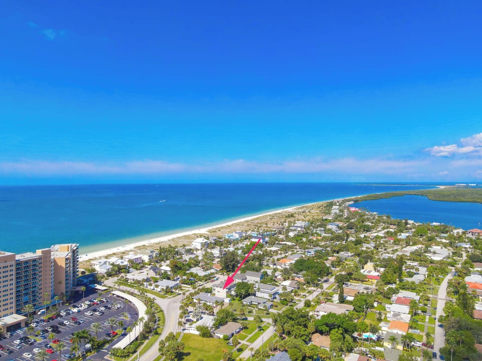 Steps to the Beach – Just a short walk (less than 1 block) to a quiet, scenic stretch of sand away from the crowds.