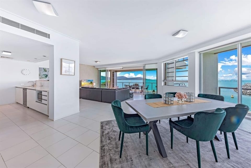 apartment-26-2-bedroom-superior-waterfront-2-2000x1335
