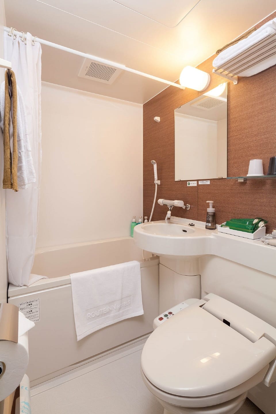 Combined shower/tub, free toiletries, hair dryer, slippers