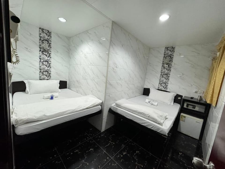 Minibar, desk, soundproofing, free WiFi