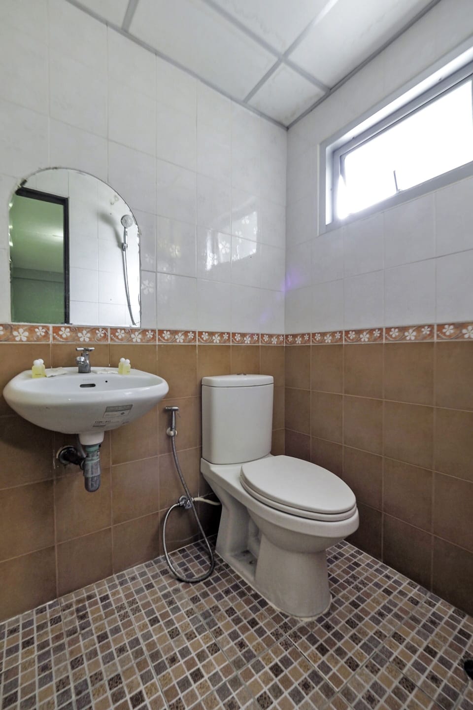 Family Suite | Bathroom | Shower, towels, soap, shampoo