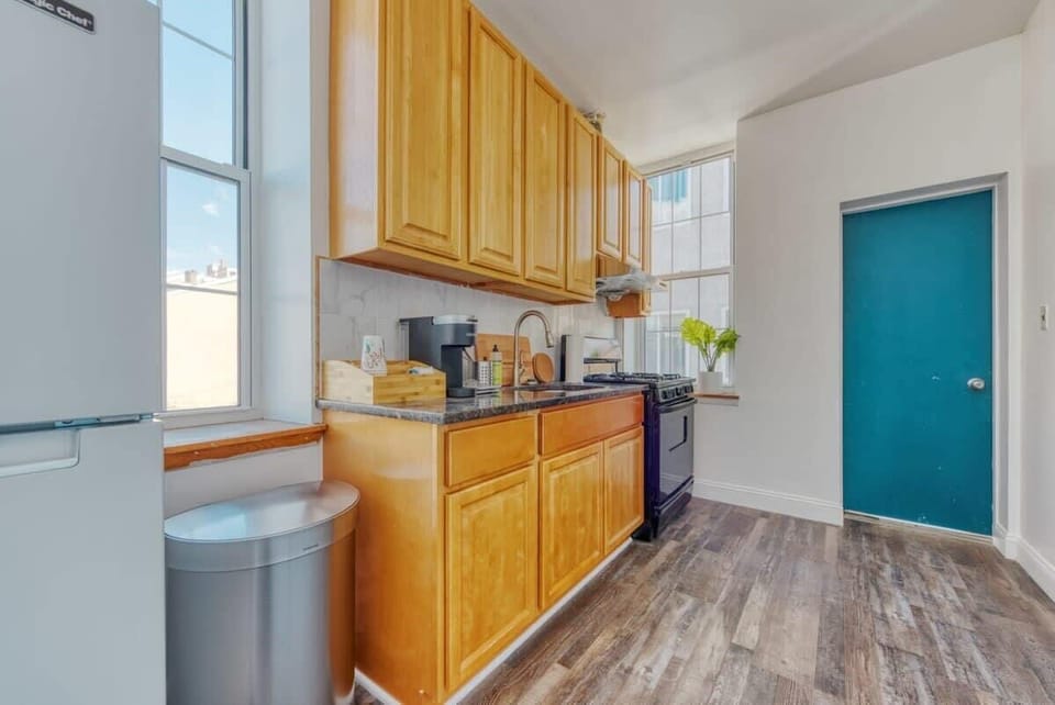 Full size kitchen