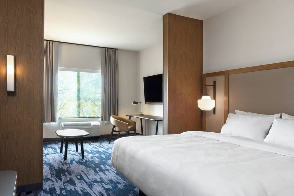 Suite, 1 King Bed with Sofa bed | Desk, laptop workspace, blackout drapes, iron/ironing board
