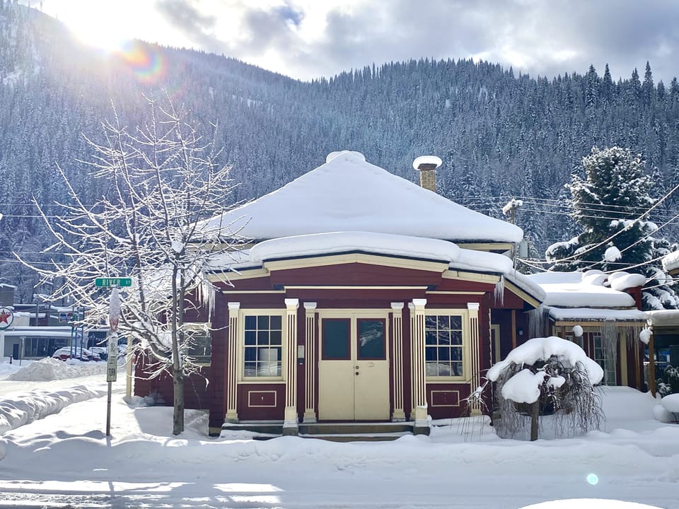 The cozy Wallace Church House in winter