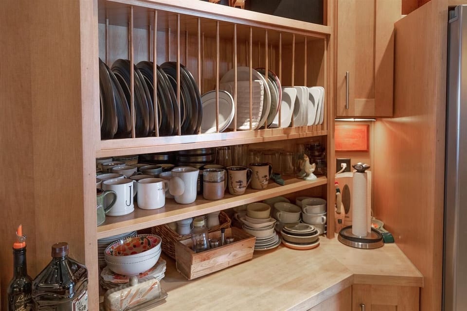 Easy access to dishes.