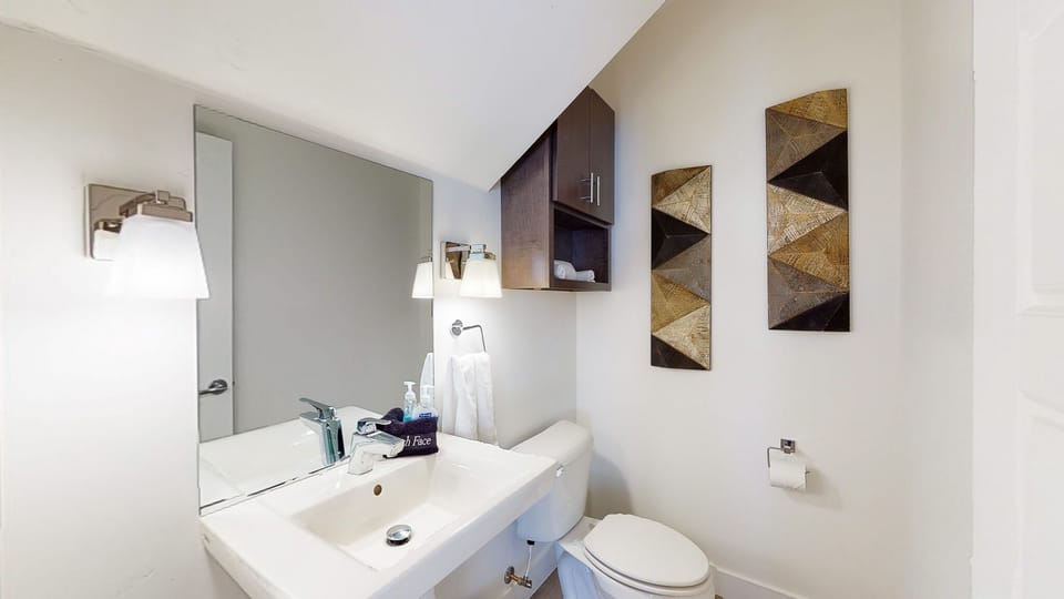 ½ bath on main level 