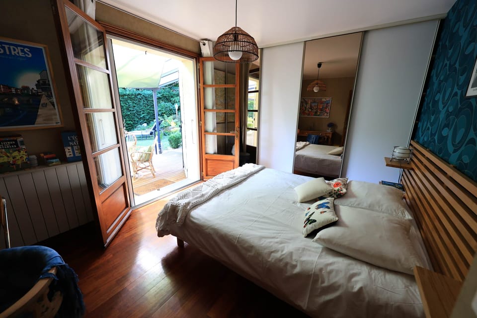 VUE-CHAMBRE-HÔTES-JARDIN-LACROUZETTE-TARN