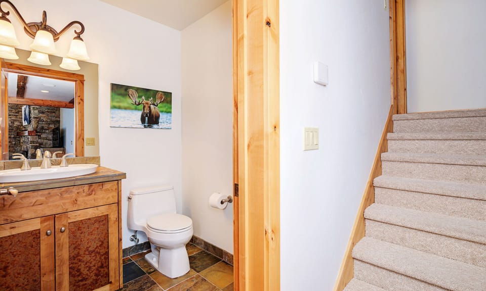 Black Eagle 29, Main Floor Bathroom, 1