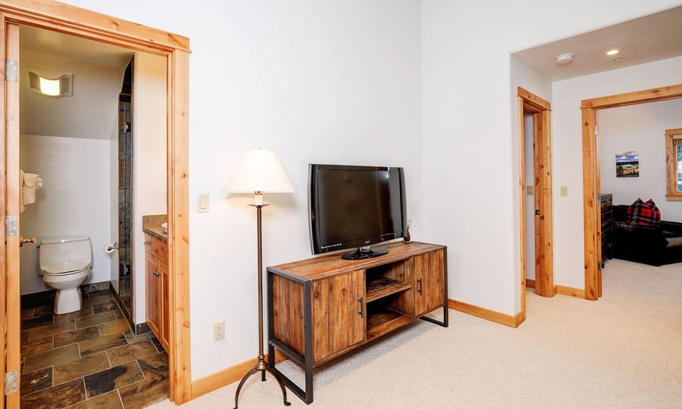 Black Eagle 29, Loft Bathroom 2, 1