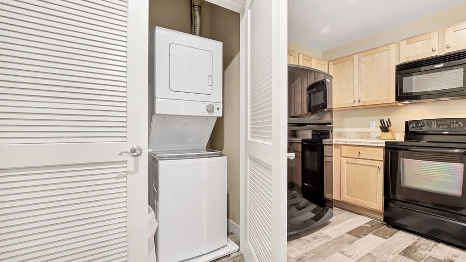 Washer/Dryer in Unit!