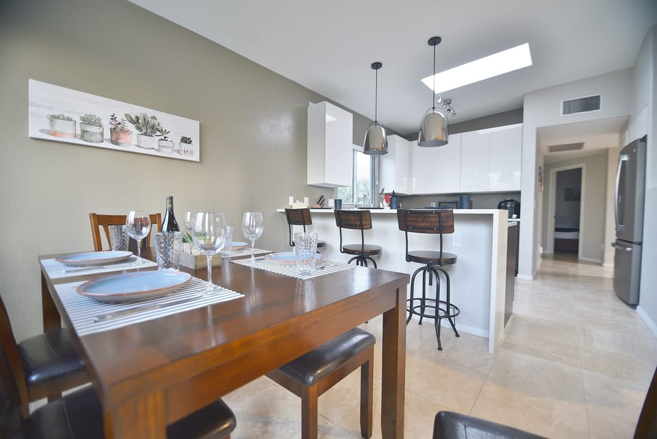 Plenty of seating for your whole group to enjoy a meal together. Six seats at the dining table plus three bar stools.