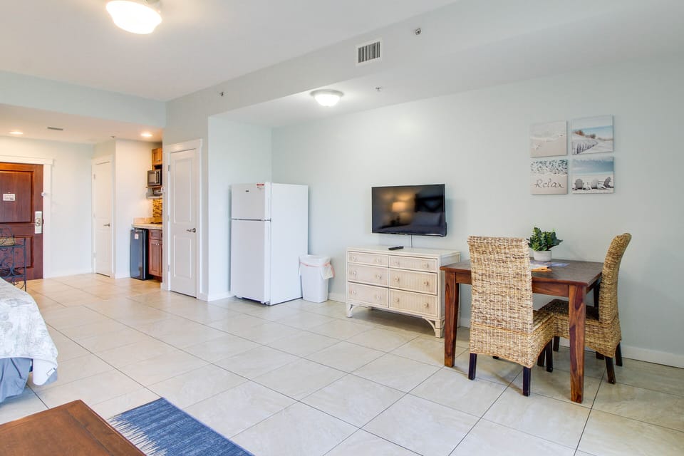 Spacious living + dining area!
