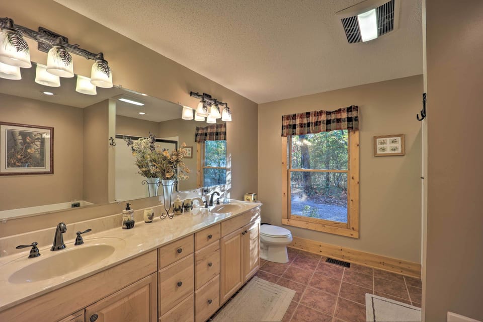 En-Suite Bathroom | Hair Dryer | Complimentary Toiletries