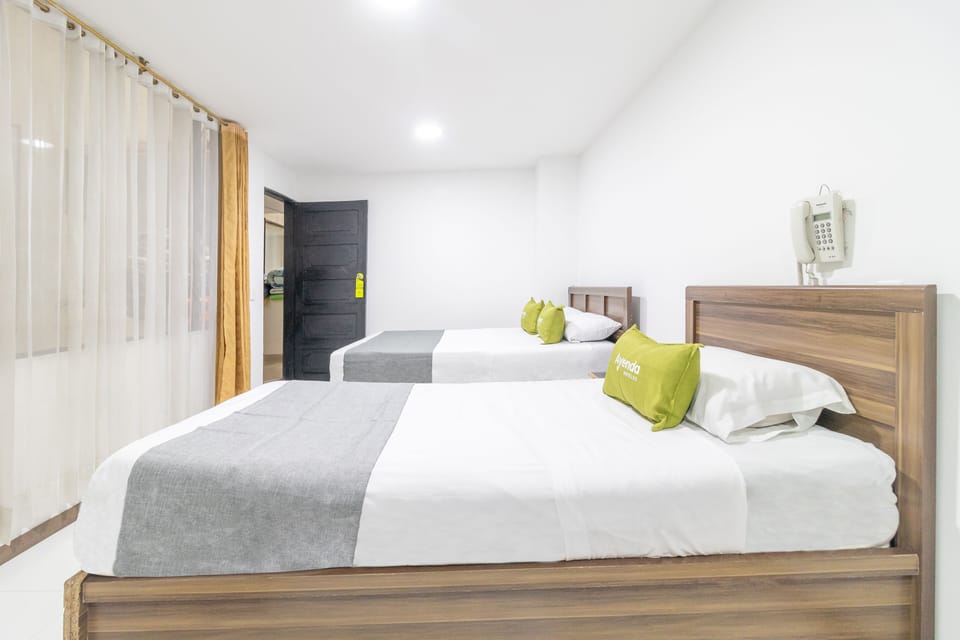 Triple Room | Desk, free WiFi, bed sheets